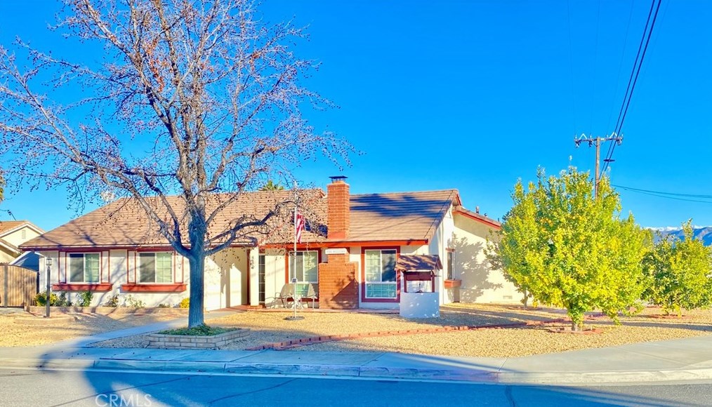 880 Crenshaw Dr, Hemet, CA 92543-8044