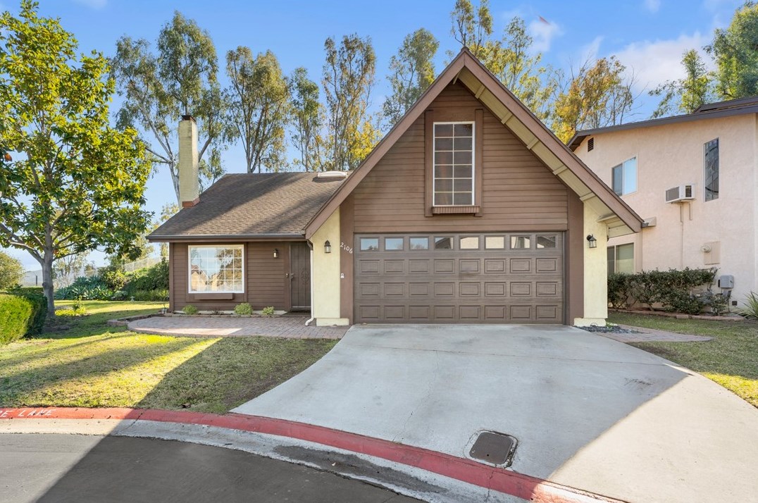 2106 Ledgeside Ln, Spring Valley, CA 91977-7039