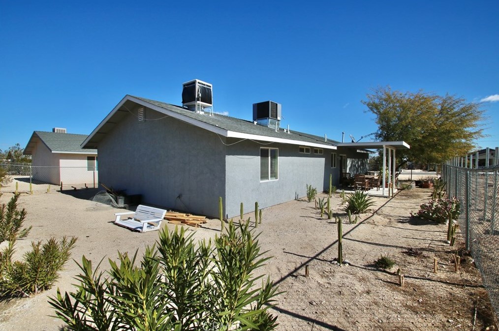 6664 Split Rock Ave, Twntynine Plm CA  92277-3256 exterior