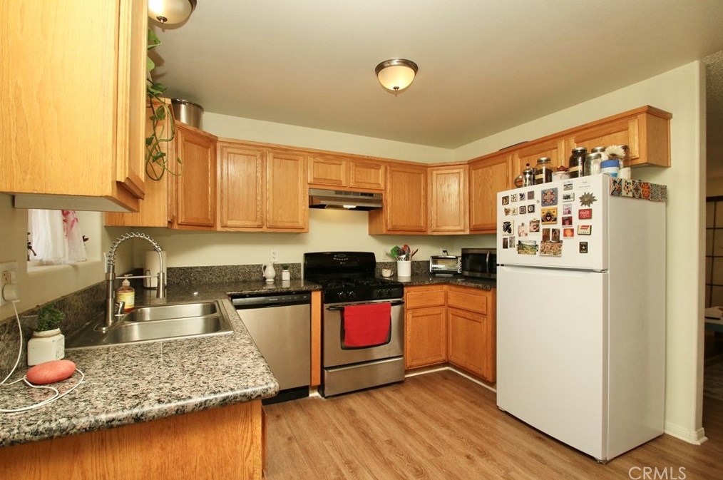 6664 Split Rock Ave, Twntynine Plm CA  92277-3256 exterior