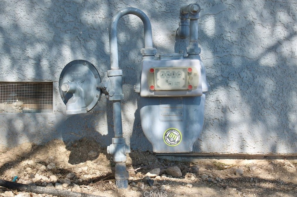 6664 Split Rock Ave, Twntynine Plm CA  92277-3256 exterior