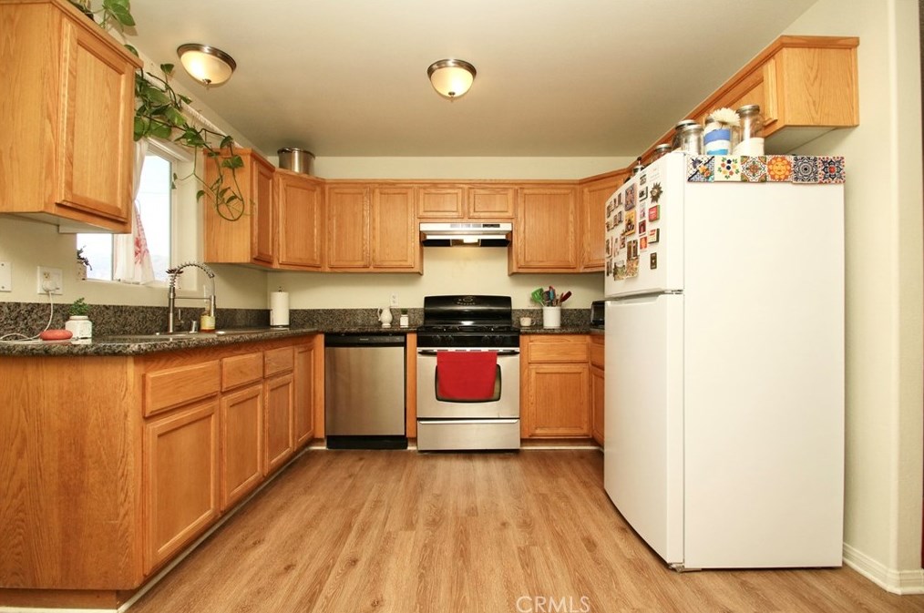 6664 Split Rock Ave, Twntynine Plm CA  92277-3256 exterior