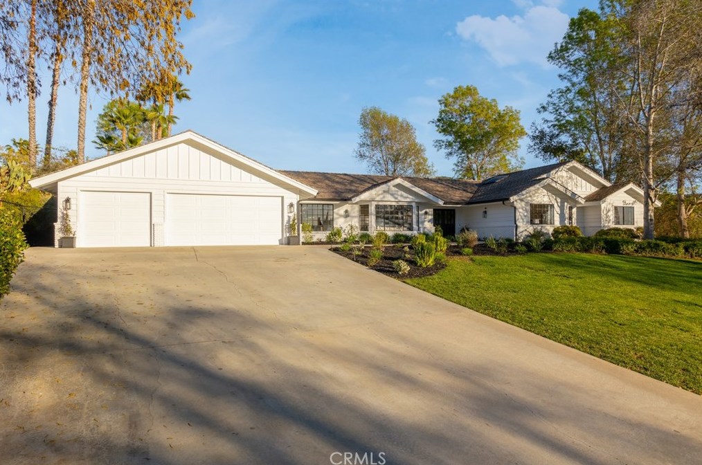 1232 Pleiades Dr, Vista, CA 92084