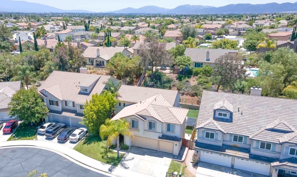 39564 Montebello Way, Murrieta CA  92563-7334 exterior