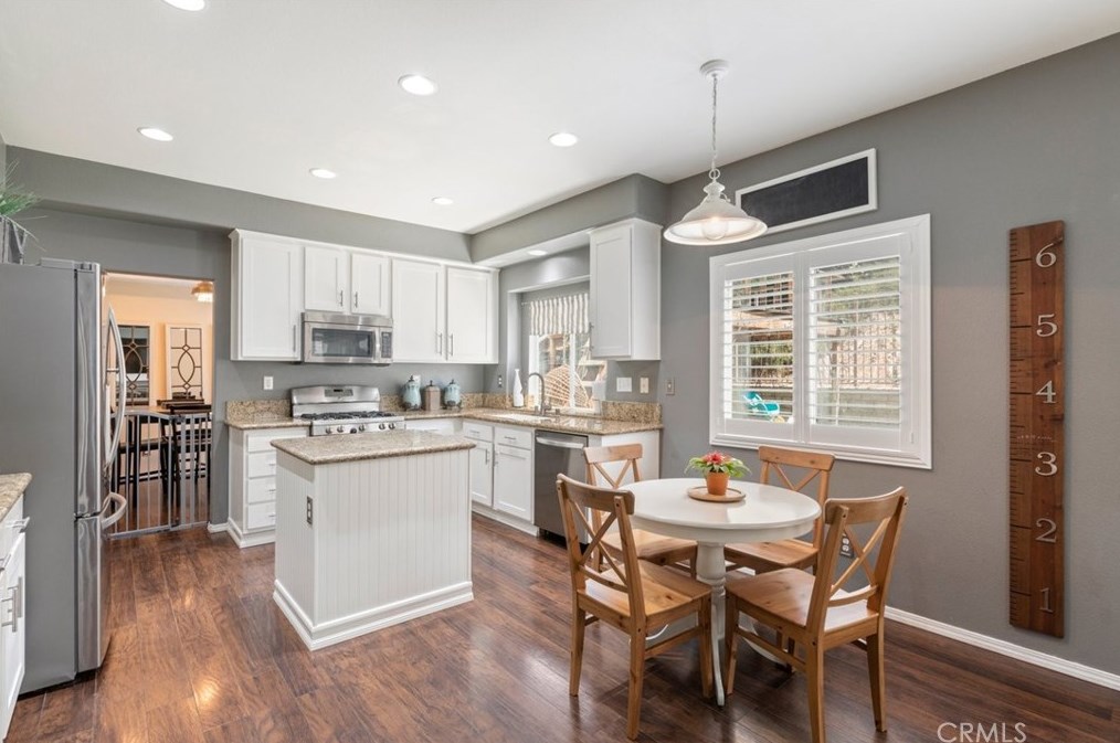 39564 Montebello Way, Murrieta CA  92563-7334 exterior
