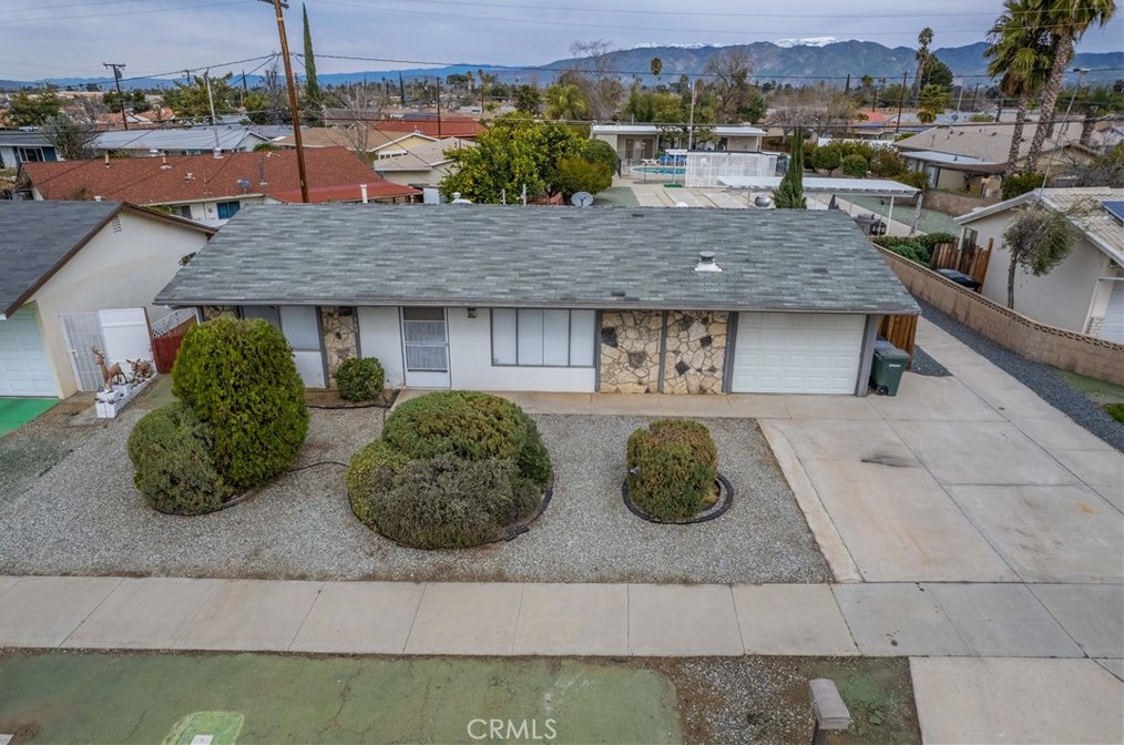 560 Thornton Ave, Hemet, CA 92543-8018