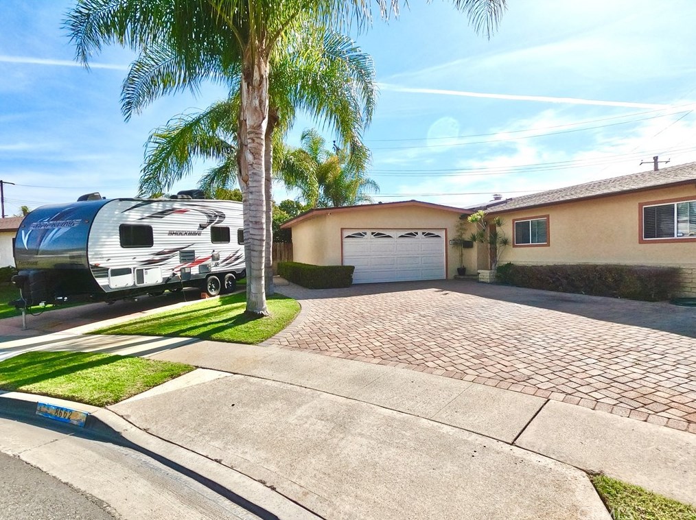 8662 Ferguson Cir, Huntington Beach, CA 92647-5002