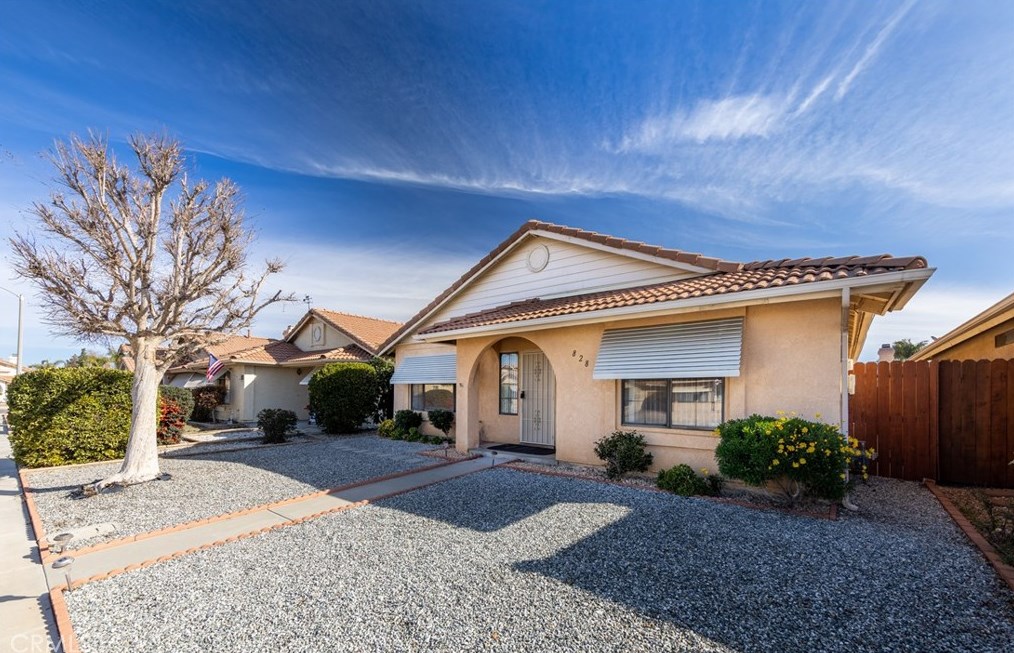 828 Alondra Dr, Hemet, CA 92545-1500