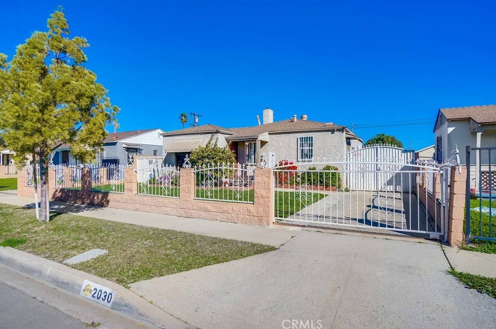 2030 Salinas Ave, Los Angeles, CA 90059-3330