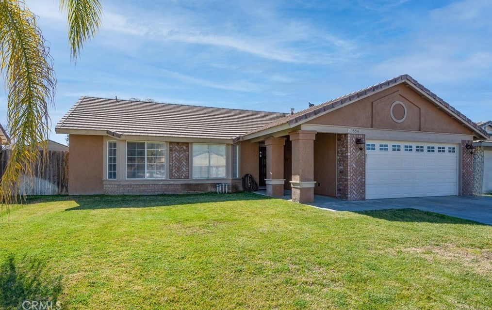 654 E Peach St, San Jacinto, CA 92583