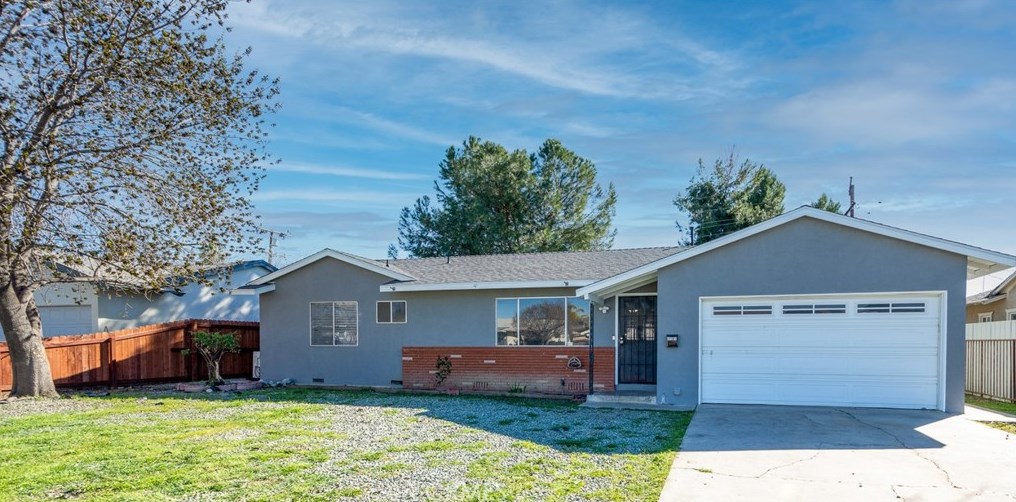 1101 Val Verde Dr, Hemet, CA 92543-8112