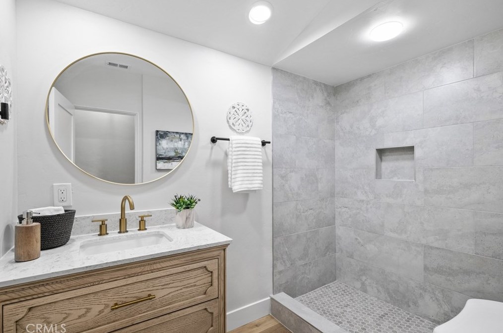 701 Fallbrook St, Fallbrook CA  92028-3443 exterior