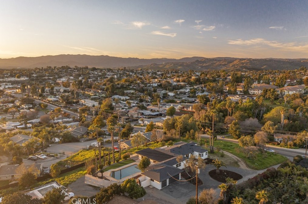 701 Fallbrook St, Fallbrook CA  92028-3443 exterior