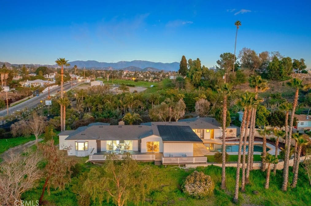 701 Fallbrook St, Fallbrook CA  92028-3443 exterior