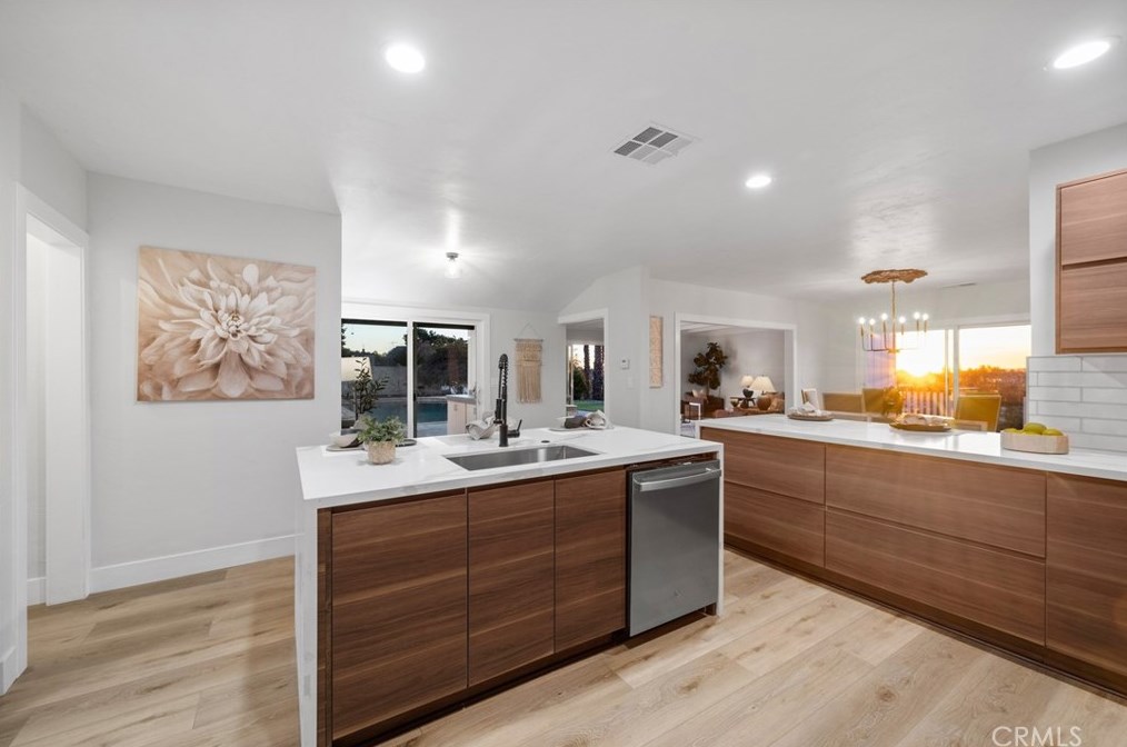 701 Fallbrook St, Fallbrook CA  92028-3443 exterior