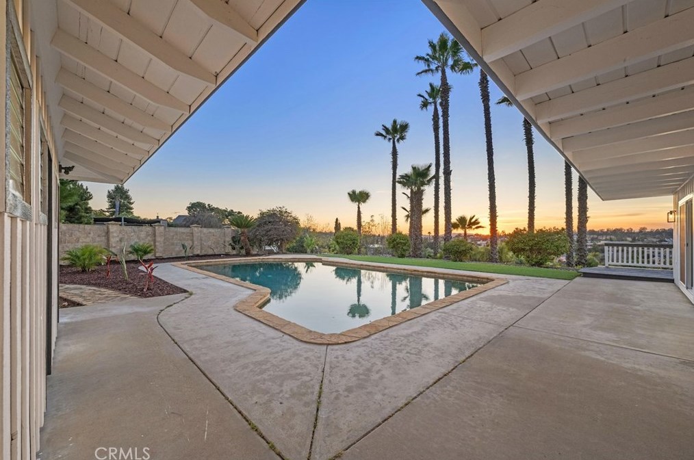 701 Fallbrook St, Fallbrook CA  92028-3443 exterior