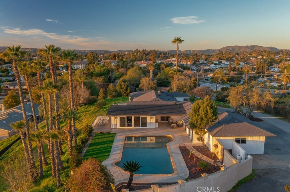 701 Fallbrook St, Fallbrook CA  92028-3443 exterior