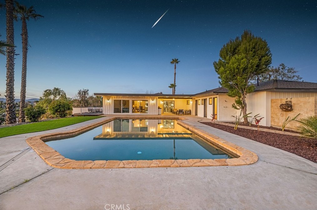 701 Fallbrook St, Fallbrook CA  92028-3443 exterior