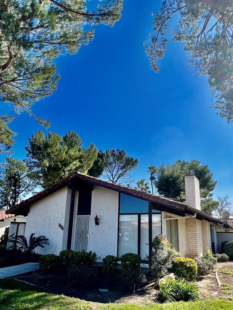 1461 Seven Hills Dr, Hemet, CA 92545-7784