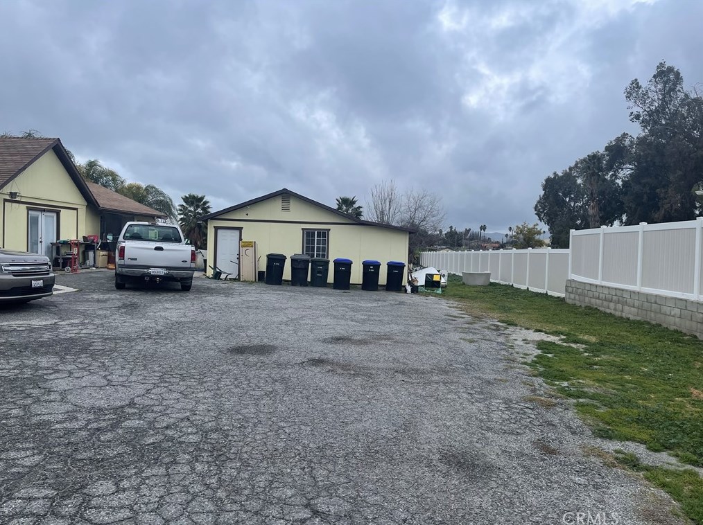 551 Girard St, Hemet, CA 92544-3181