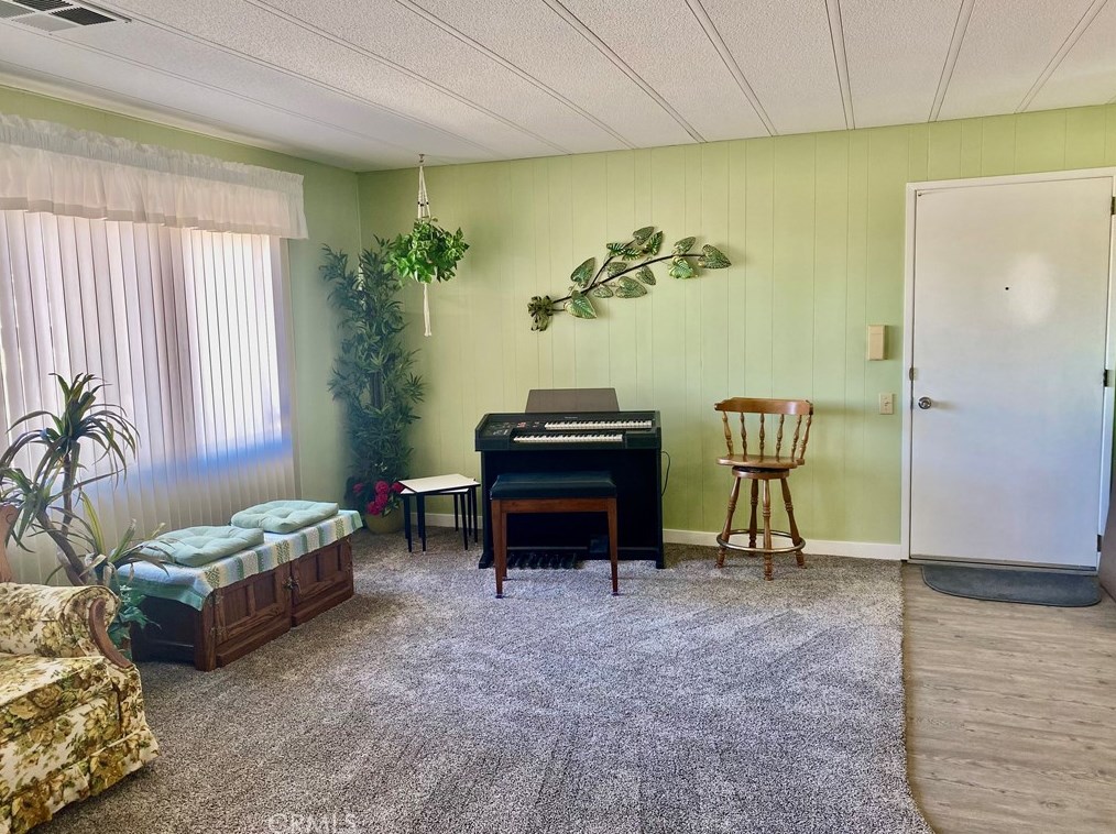 1495 Santa Susana Dr, Hemet, CA 92543-6851