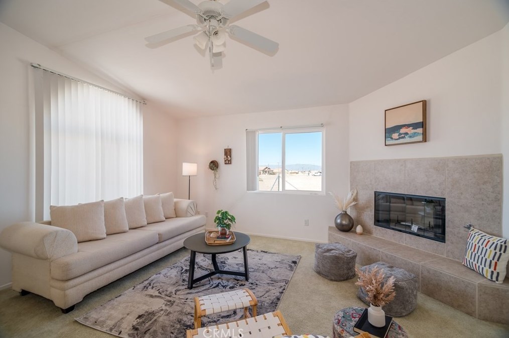 1313 Saundra Ave, Thermal, CA 92274-8135