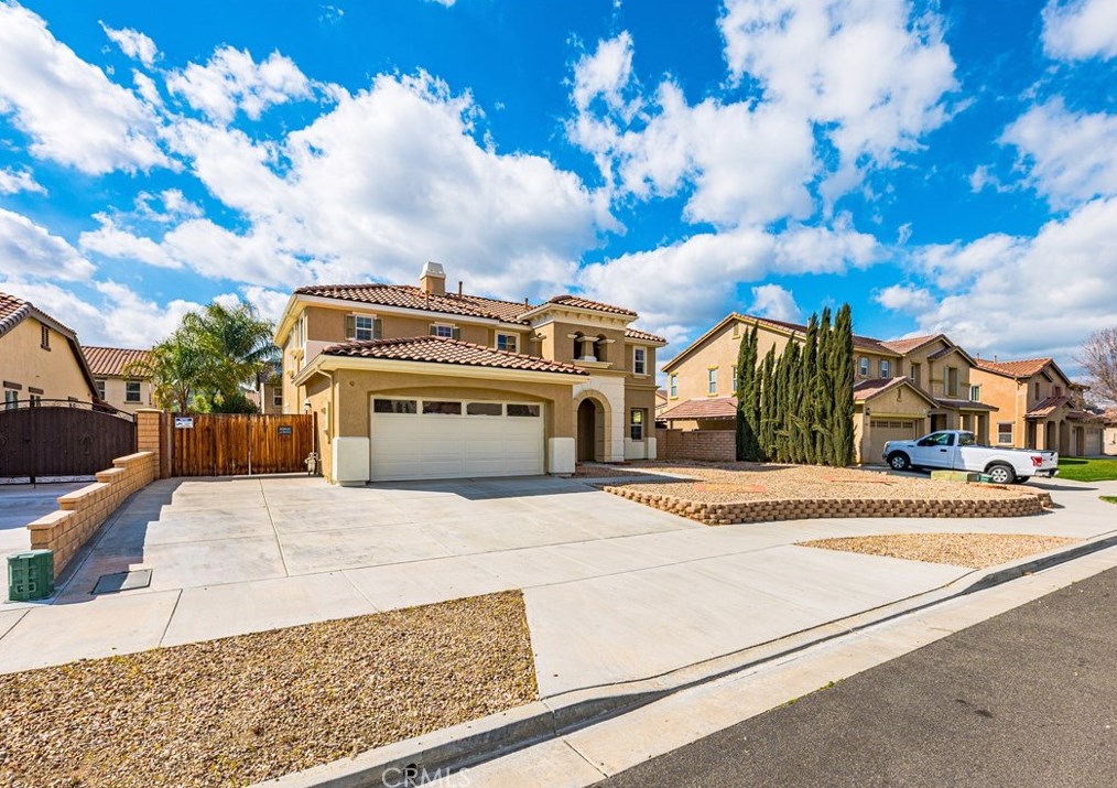 1035 Saw Tooth Ln, Hemet, CA 92545-6381