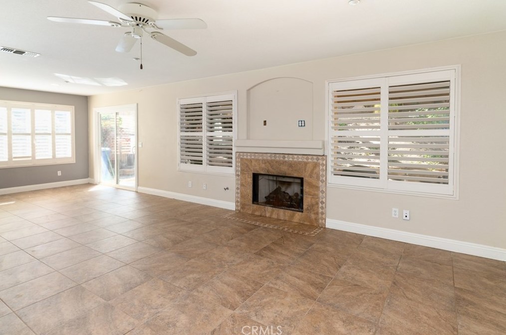 129 Gardenside Ct, Fallbrook, CA 92028-2367