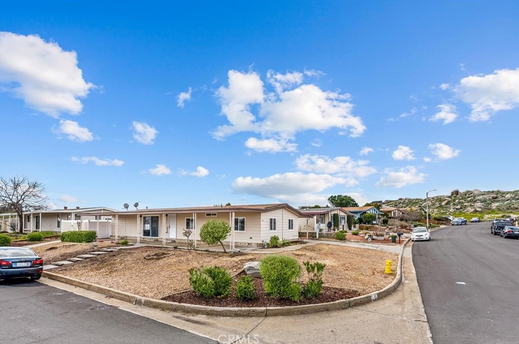 449 Deerhill Rd, Perris, CA 92570