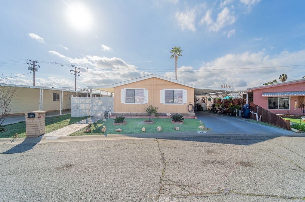 705 Santa Teresa Way, Hemet, CA 92545-6801