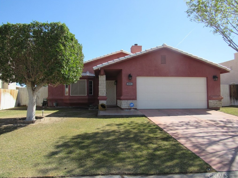 880 Cypress Ln, Blythe, CA 92225-1240