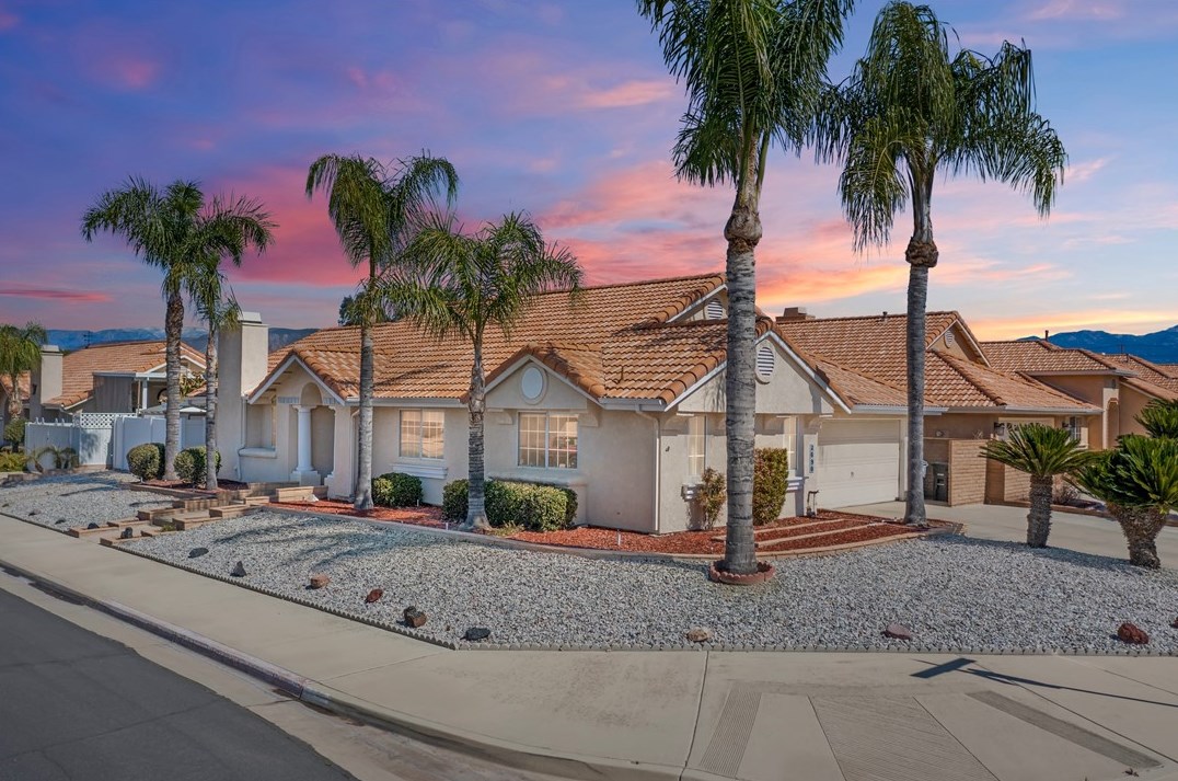 2698 Alegre Ave, Hemet, CA 92545-1568