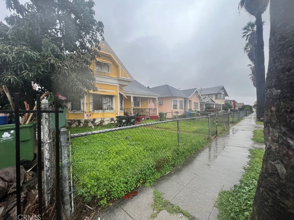 1254 36th St, Los Angeles, CA 90007-3936