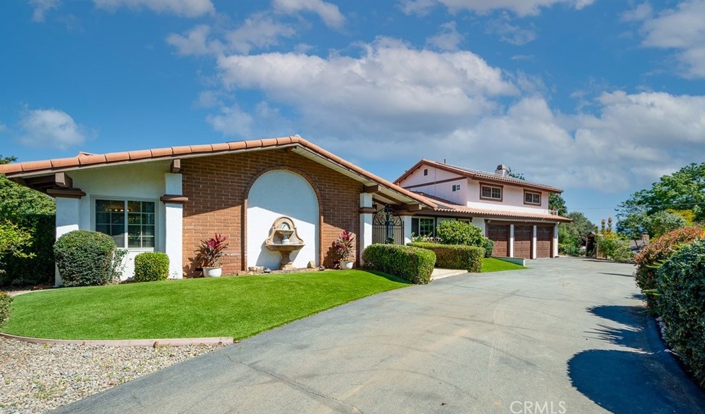 3054 Bernardo Ave, Escondido CA  92029-6612 exterior