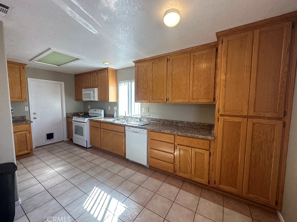 1311 Sunset Dr, Blythe, CA 92225-2418