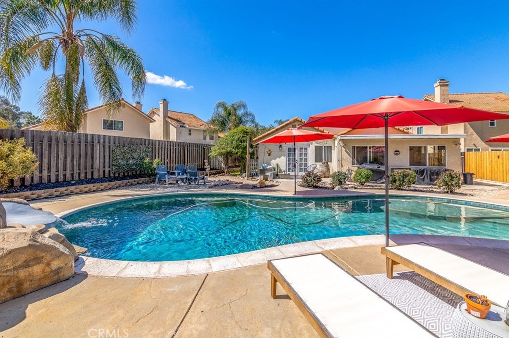 24666 Leafwood Dr, Murrieta CA  92562-4160 exterior