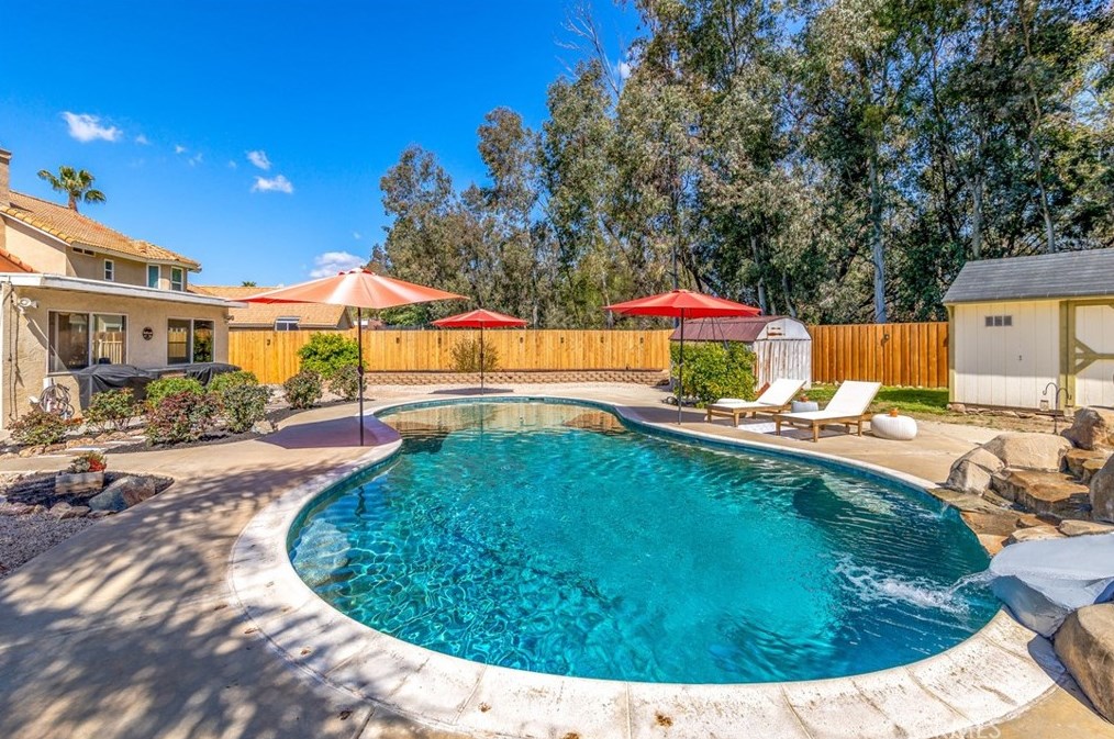 24666 Leafwood Dr, Murrieta CA  92562-4160 exterior