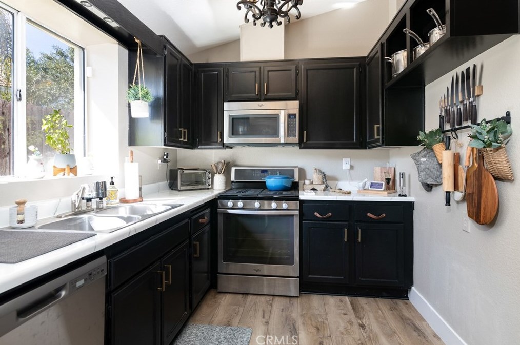 24666 Leafwood Dr, Murrieta CA  92562-4160 exterior