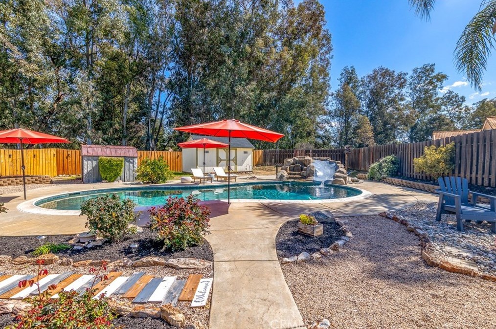 24666 Leafwood Dr, Murrieta CA  92562-4160 exterior