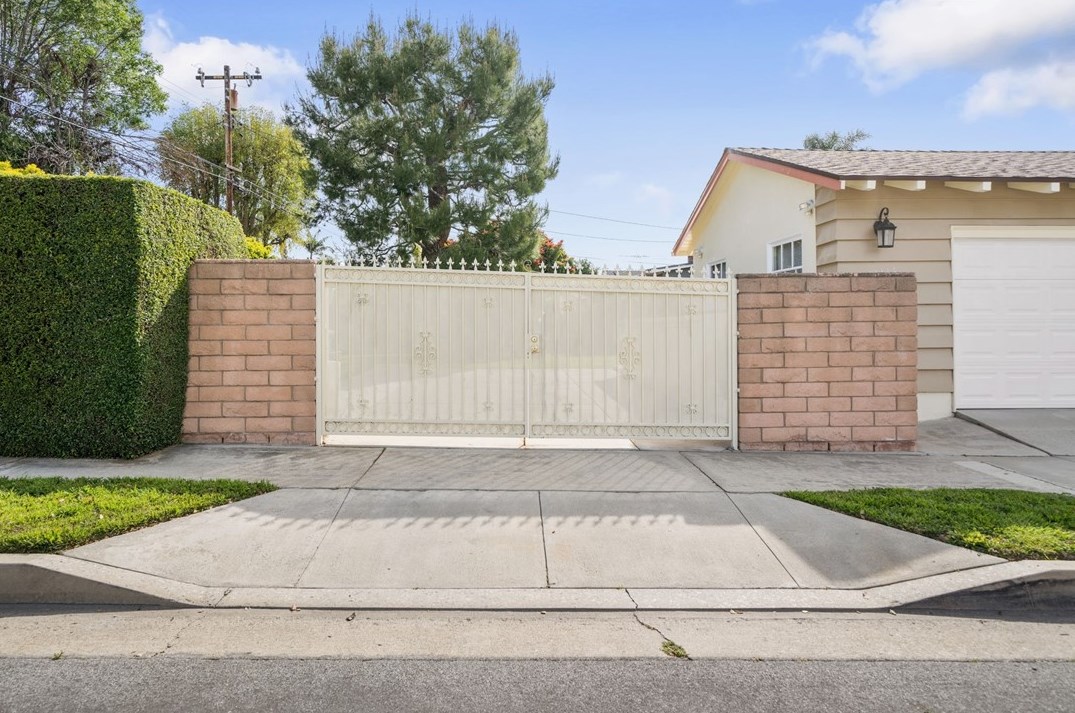 301 Rose Ave, La Habra CA  90631-3848 exterior