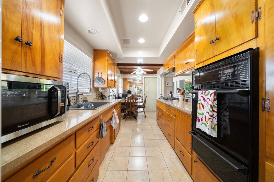 301 Rose Ave, La Habra CA  90631-3848 exterior