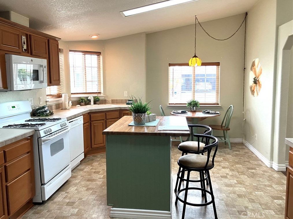 1250 N Kirby St #201, Hemet, CA 92545