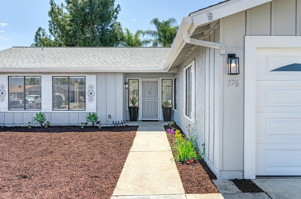576 Highlands Rd, Lake Elsinore, CA 92530