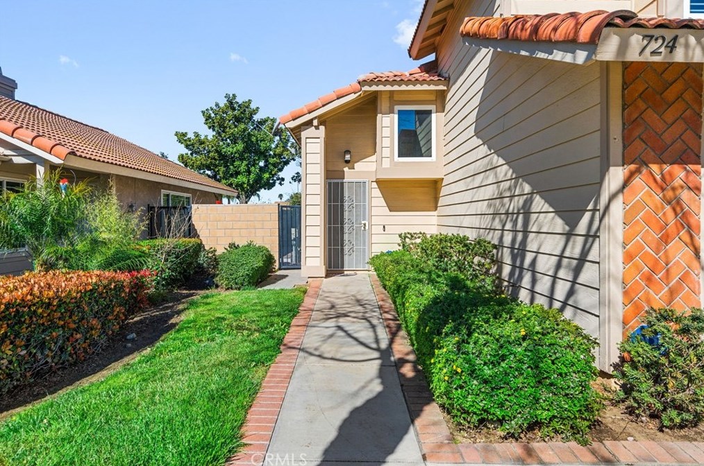 724 N Quince Ave, Rialto, CA 92376