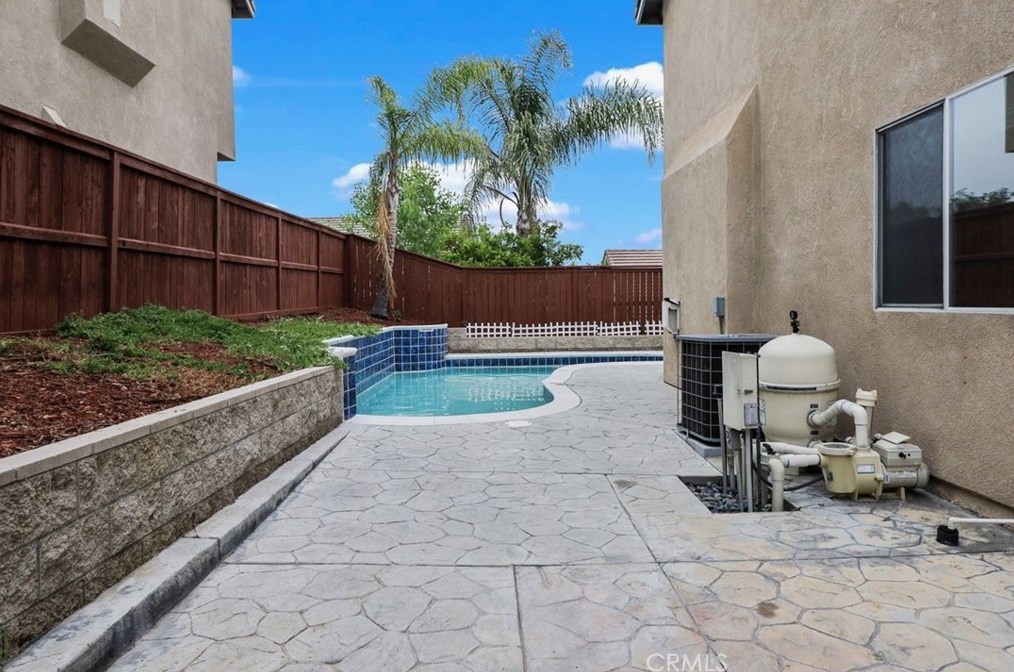 39634 Montebello Way, Murrieta CA  92563-7332 exterior