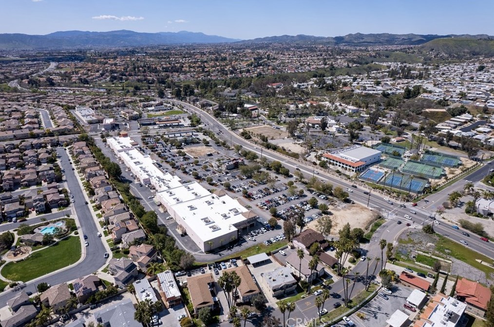 28240 Via Princesa, Murrieta CA 92563-5761 exterior