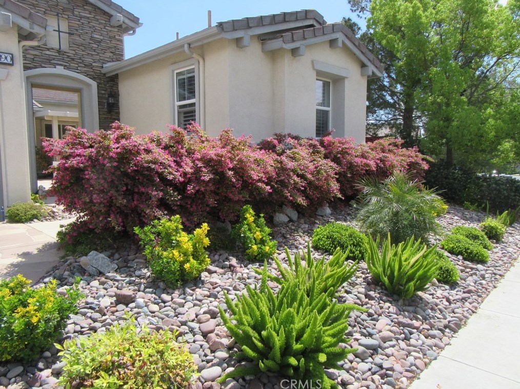 490 Garcia Dr, Hemet, CA 92545-9321