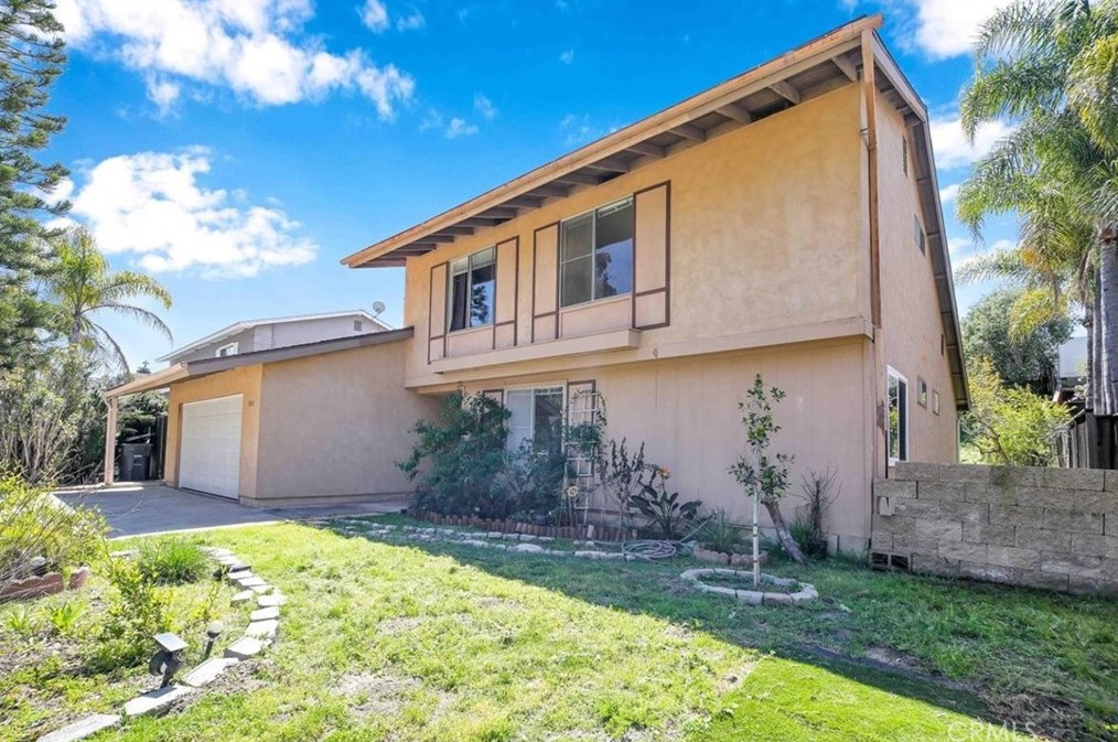1035 Phillips St, Vista, CA 92083