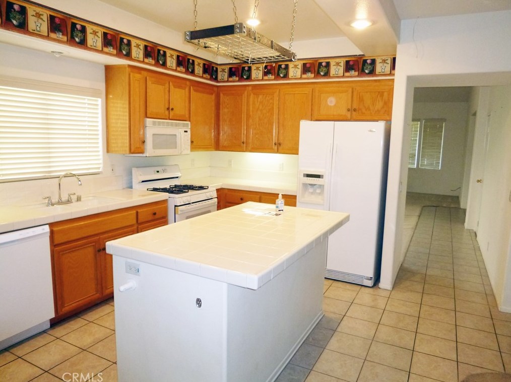 4272 Paloma Dr, Hemet, CA 92544-1808