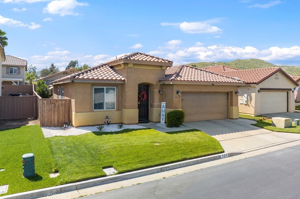 123 Toluca Ct, Hemet, CA 92545-9167